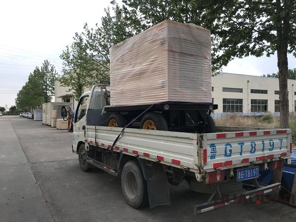 2018年5月3日一臺移動拖車（含棚）50kw發(fā)電機(jī)組已發(fā)往河南鶴壁市