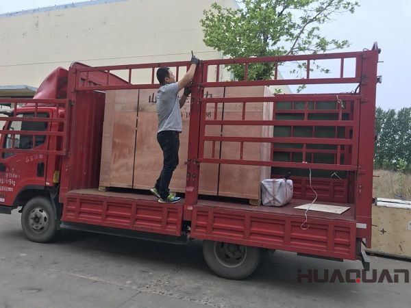 一臺120kw靜音箱發(fā)電機組在2018年5月27日順利發(fā)往內(nèi)蒙古自治區(qū)海拉爾市