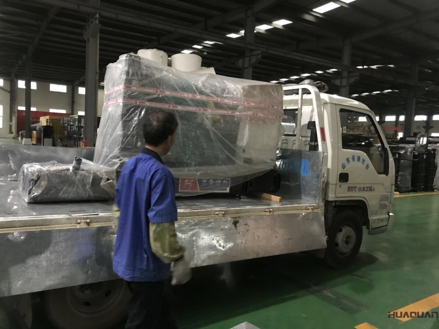 7月7日一臺HQ24GF標(biāo)配柴油發(fā)電機(jī)組從華全動力順利發(fā)往甘肅省