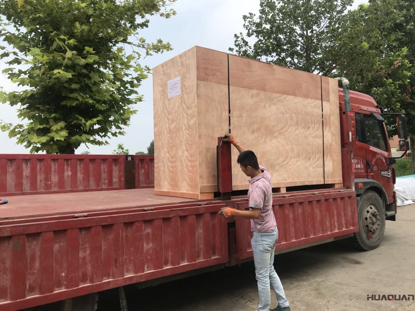 一臺WP10D200E200標(biāo)配柴油機(jī)代裝底座油箱后于7月16號發(fā)貨