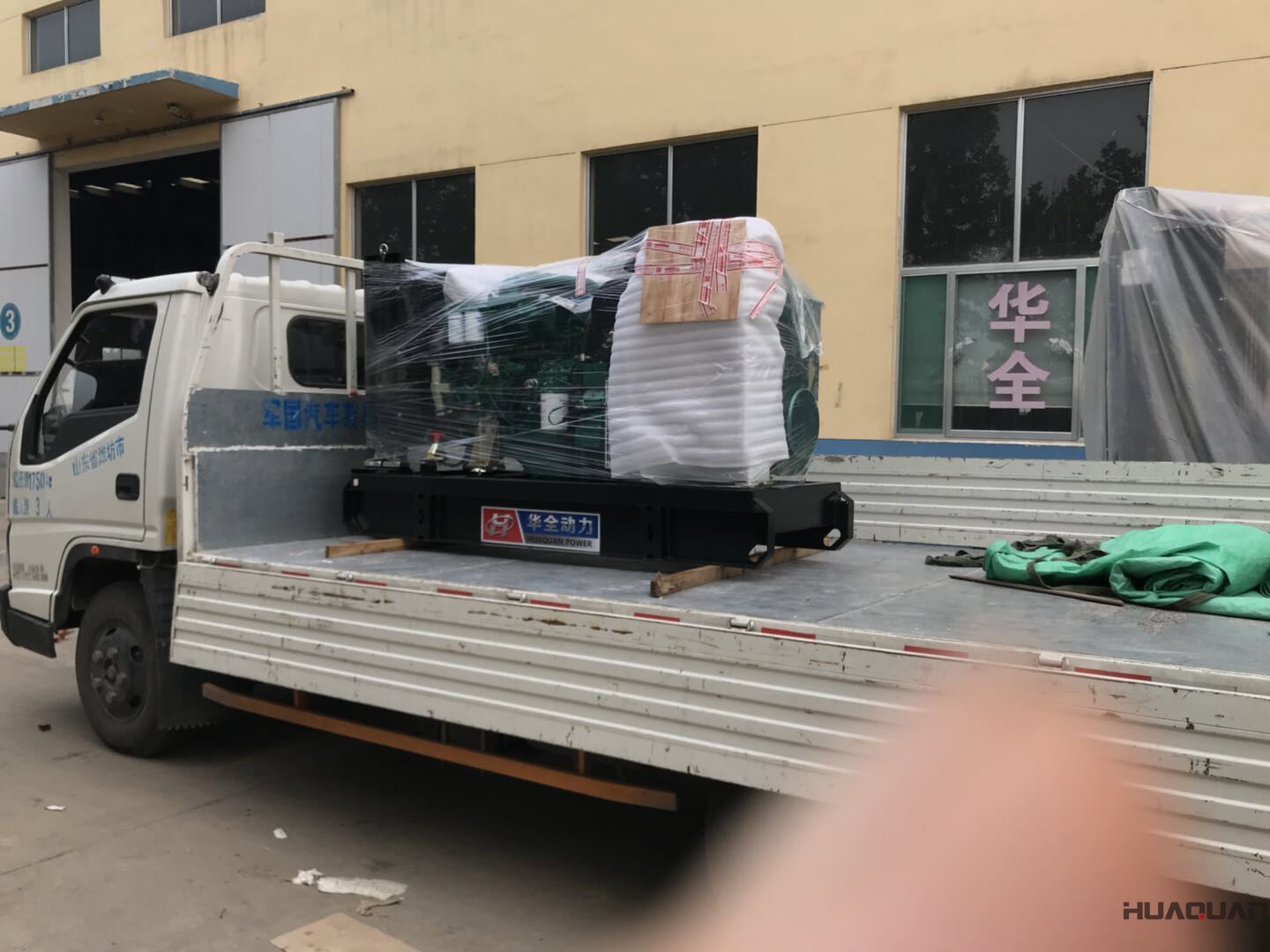 8月21日，一臺(tái)55kw標(biāo)配柴油發(fā)電機(jī)組于華全動(dòng)力順利發(fā)往河北省