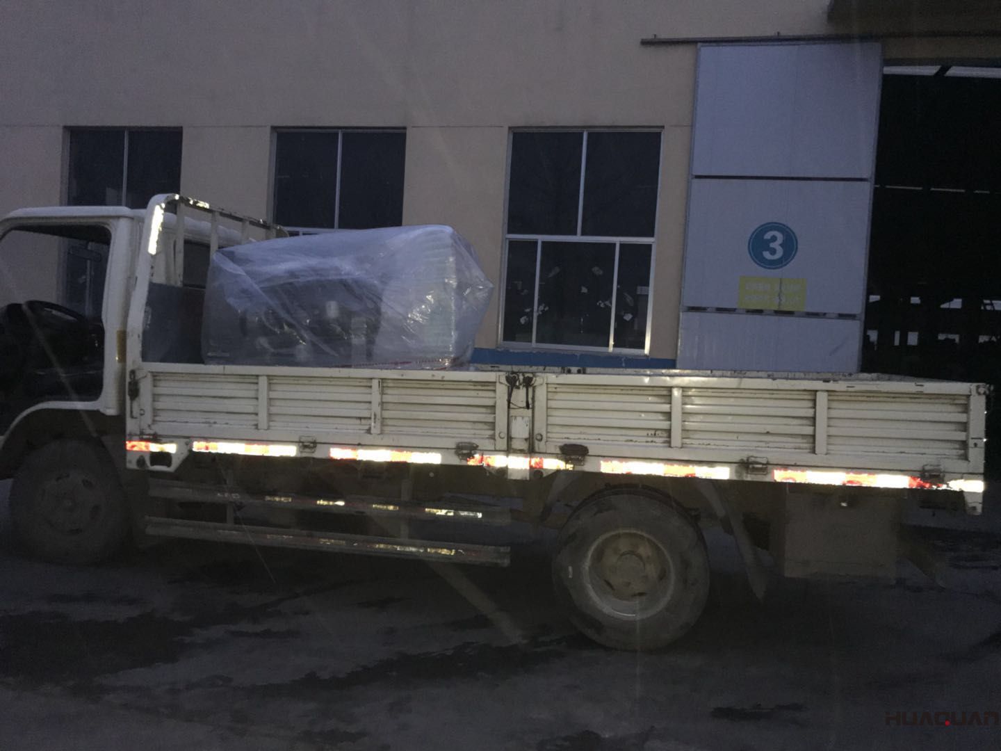 一臺(tái)15kw標(biāo)配柴油發(fā)電機(jī)組于8月27日順利發(fā)往天津