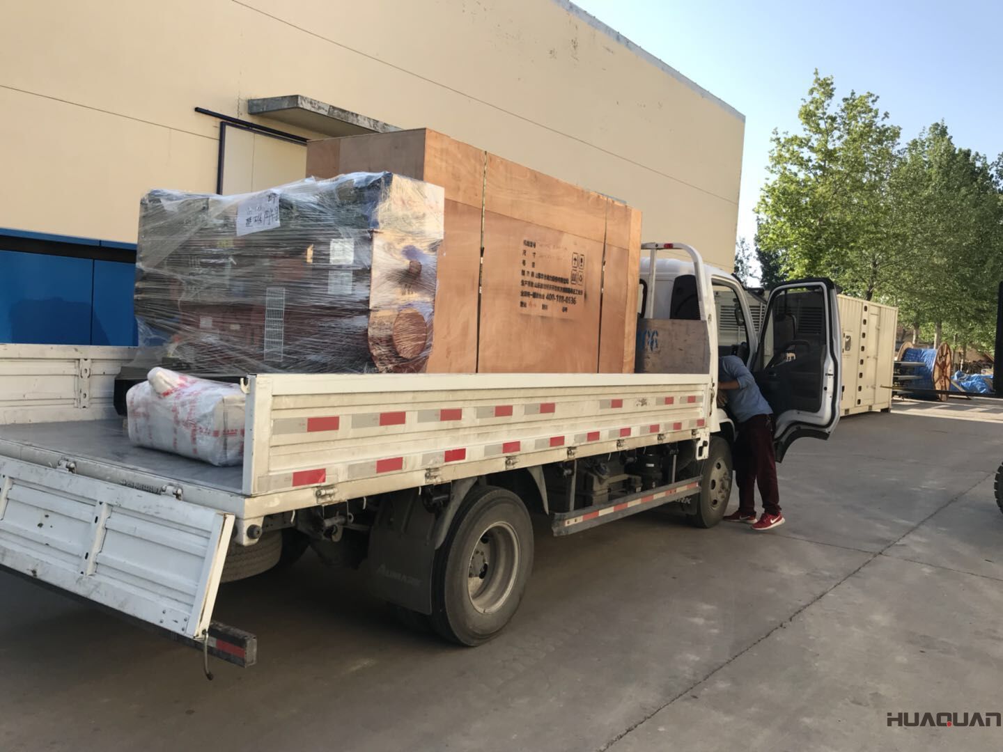 一臺100kw自動化柴油發(fā)電機組于8月29日成功發(fā)往山東