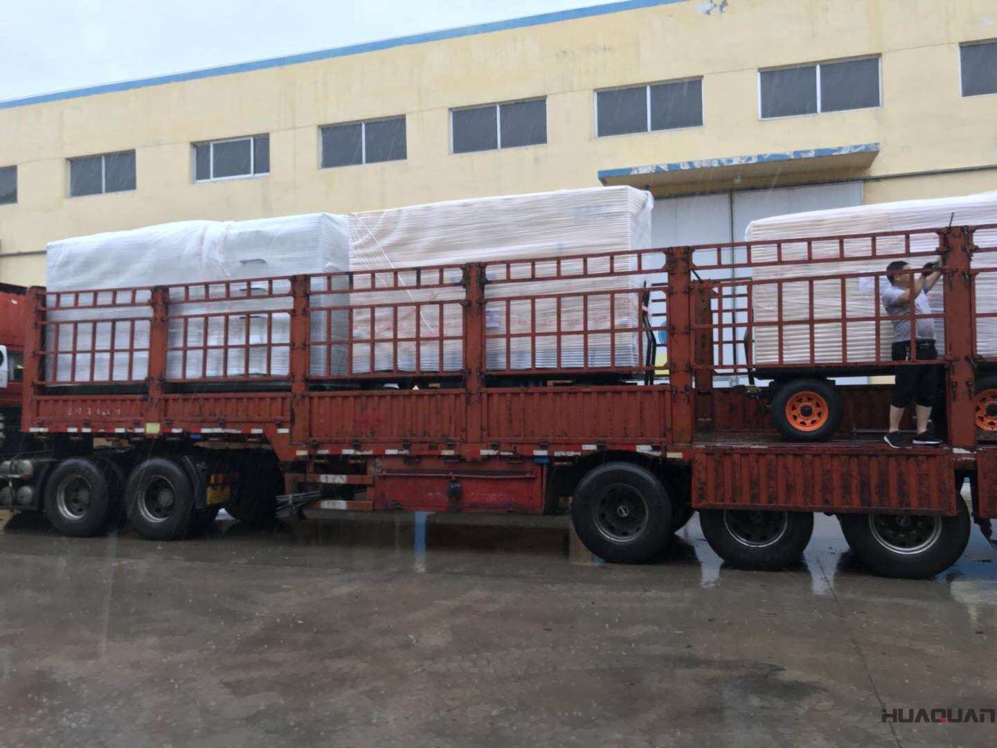 9月3日110kw和75kw兩臺(tái)移動(dòng)拖車（含棚）柴油發(fā)電機(jī)組發(fā)往北京