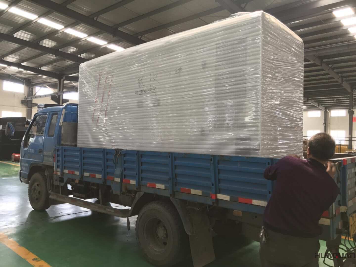 一臺120kw靜音箱型柴油發(fā)電機(jī)組于9月8日發(fā)往山東	