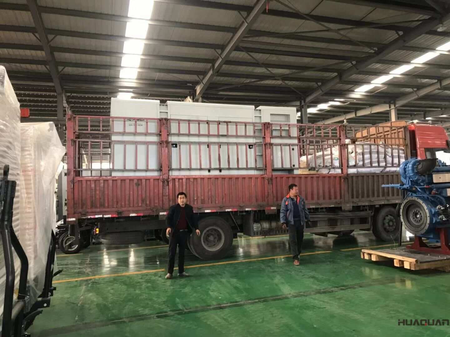 天氣逐漸變冷，但是華全發(fā)電機組的銷量卻沒有變冷，內(nèi)蒙古的馬先生于10月31日在華全動力采購了一臺1000kw立柜自啟動柴油發(fā)電機組