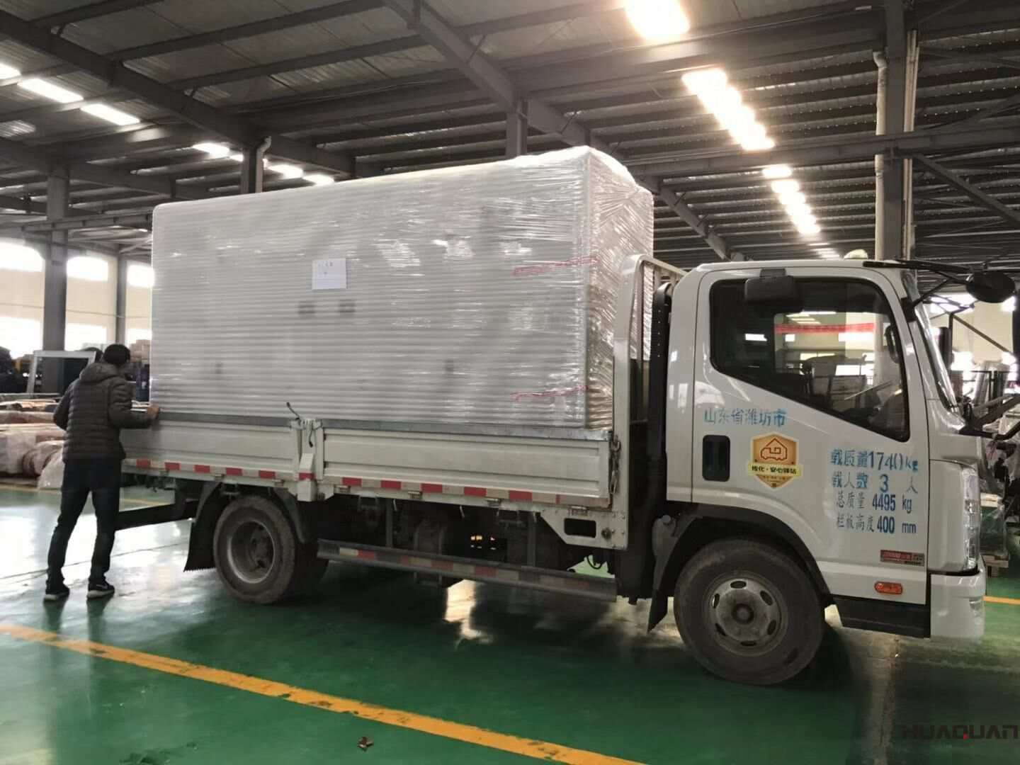 河北杜先生從華全動力采購的一臺150kw立柜四保護柴油發(fā)電機組已于11月21日成功發(fā)貨