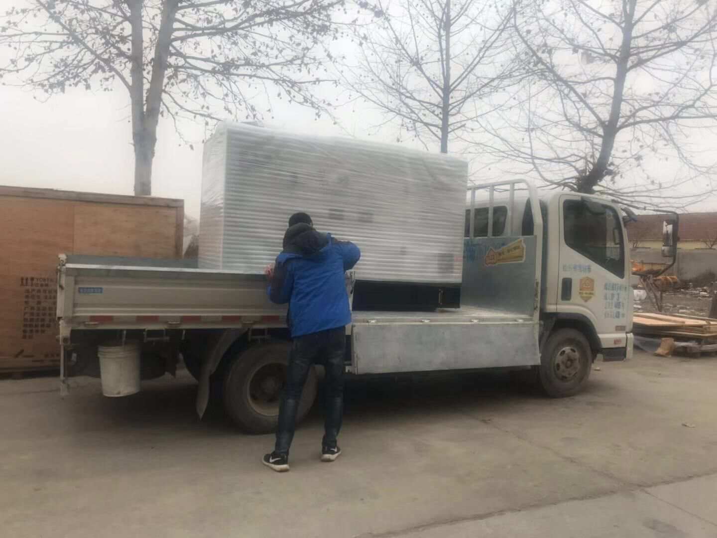 山東省楊先生在華全動力采購的75kw標配柴油發電機組的代裝底架已于12月1日成功發往目的地