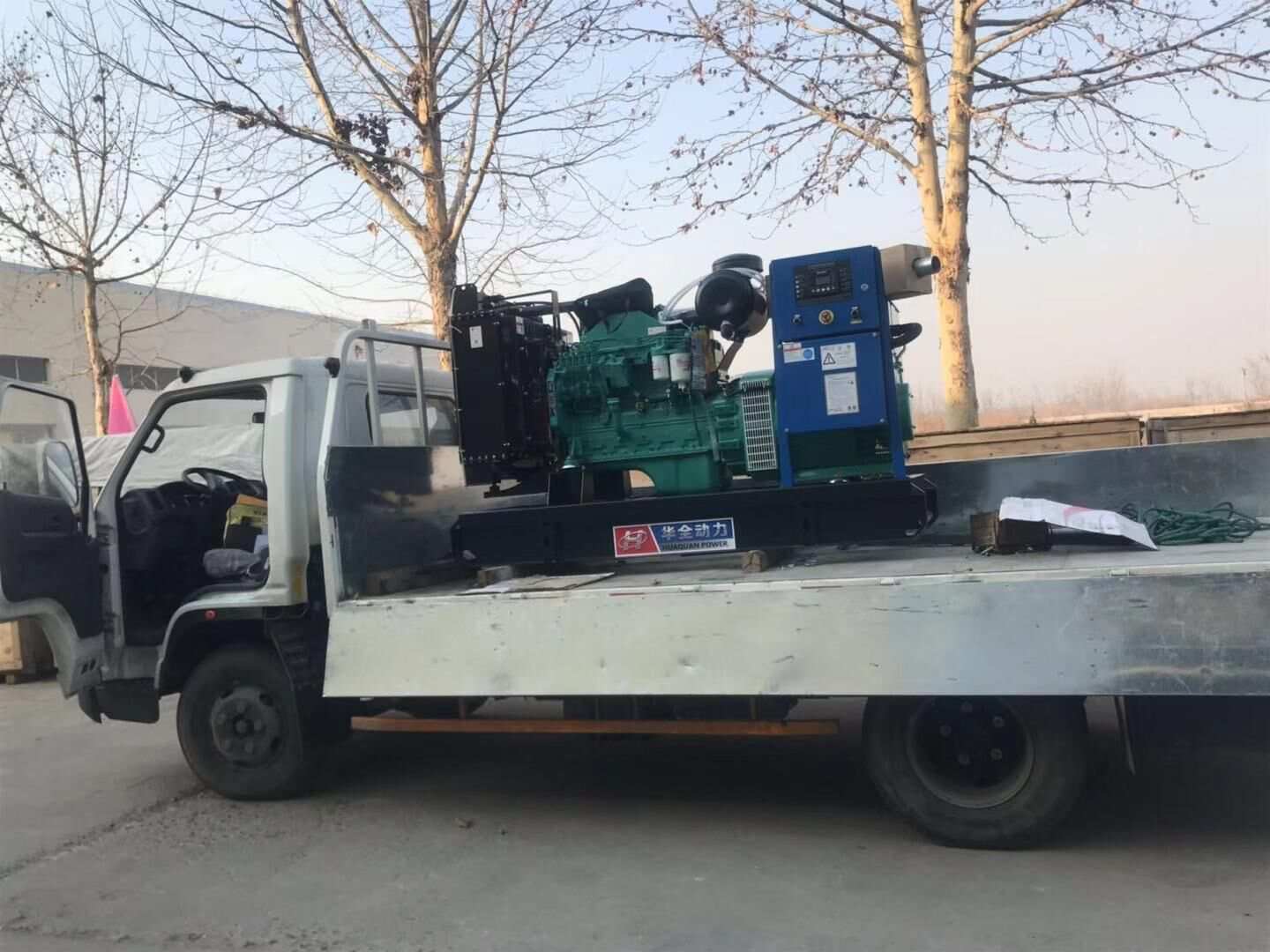 內(nèi)蒙古的張先生從華全動力采購的30kw標(biāo)配柴油發(fā)電機組已于12月4日順利發(fā)往目的地