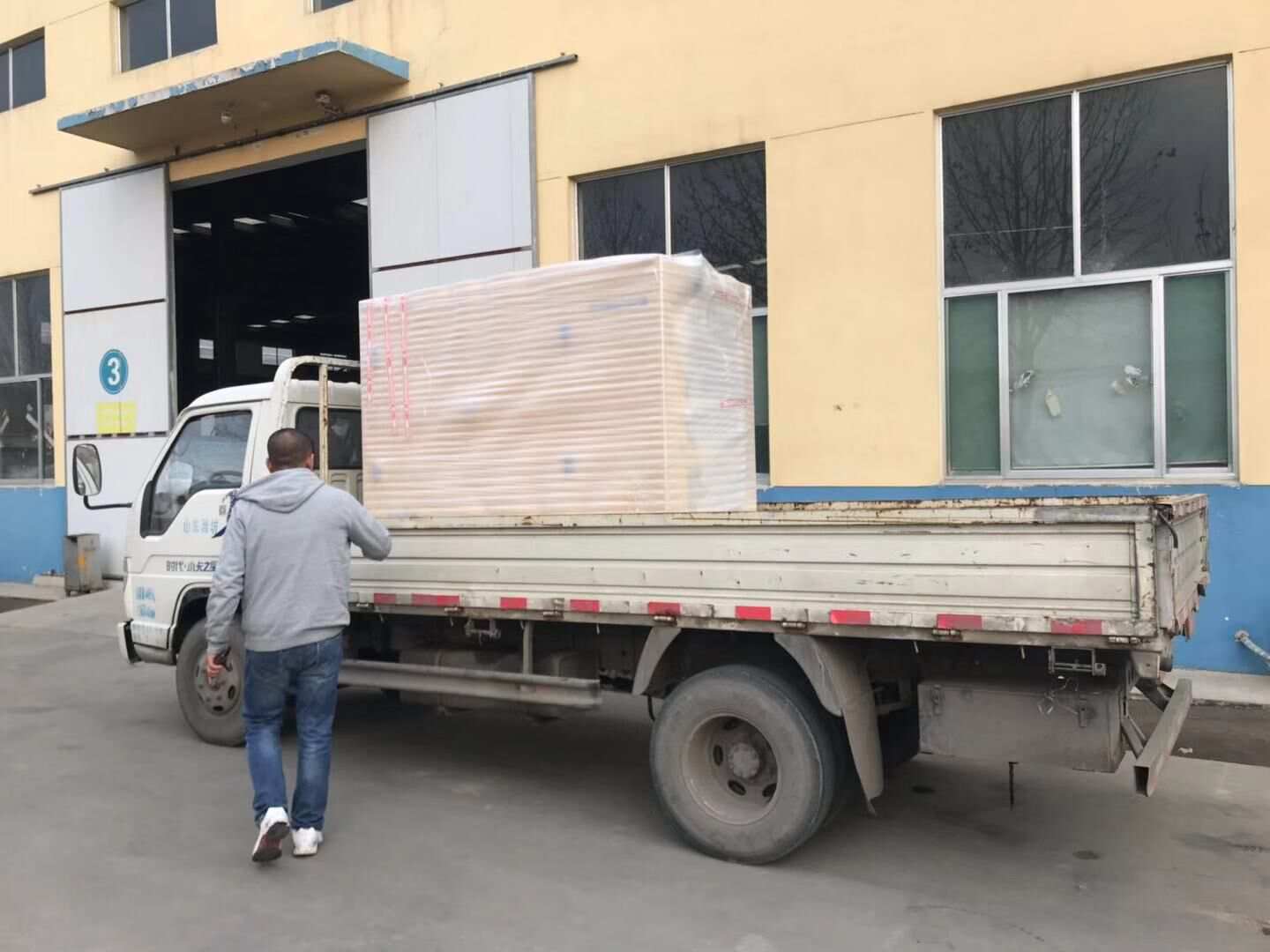 12月14日，王先生從華全動力訂購的15kw靜音箱柴油發電機組順利發往山東省