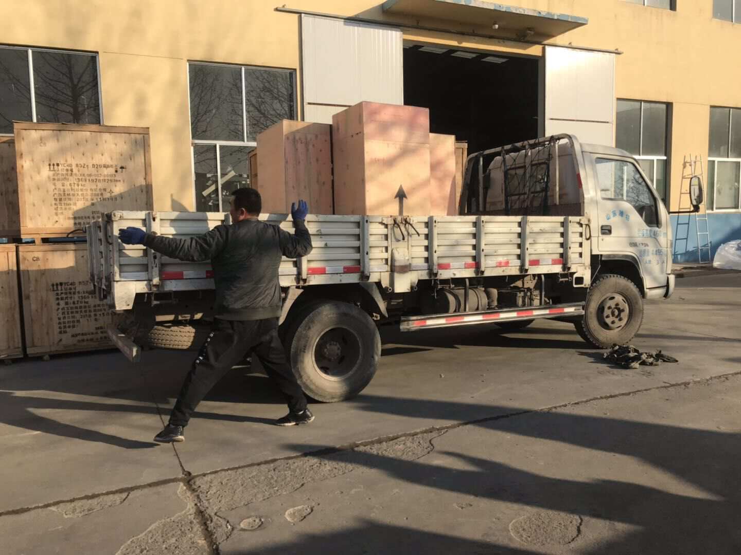 1月22日，隋先生從華全動(dòng)力采購(gòu)的150kw標(biāo)配柴油發(fā)電機(jī)組已成功發(fā)往遼寧省