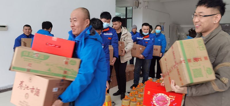 華全集團(tuán)員工領(lǐng)取春節(jié)福利