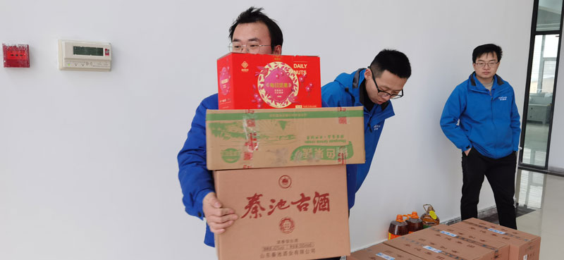 華全動(dòng)力員工領(lǐng)取春節(jié)福利